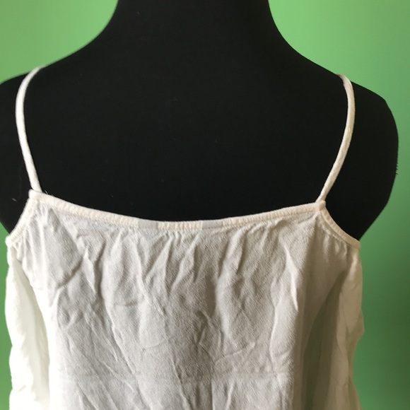 🤍🤍Express Cold Shoulder Top🤍🤍 - Picture 5 of 10